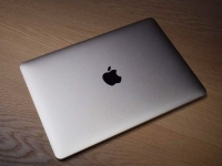 蘋果新MacBook取消Logo發(fā)光竟是因?yàn)椋?> </a></div>
                                    <div   id=
