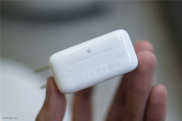 上市前偷跑了！蘋果12寸全新MacBook開箱