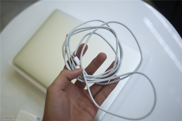 上市前偷跑了！蘋果12寸全新MacBook開箱