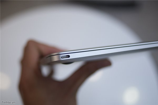 上市前偷跑了！蘋果12寸全新MacBook開箱