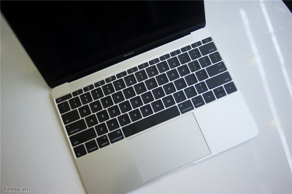 上市前偷跑了！蘋果12寸全新MacBook開箱
