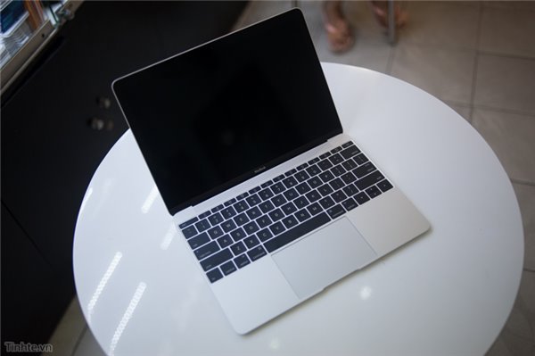 上市前偷跑了！蘋果12寸全新MacBook開箱
