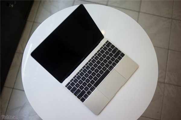 上市前偷跑了！蘋果12寸全新MacBook開箱