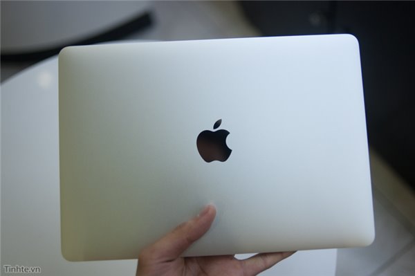 上市前偷跑了！蘋果12寸全新MacBook開箱