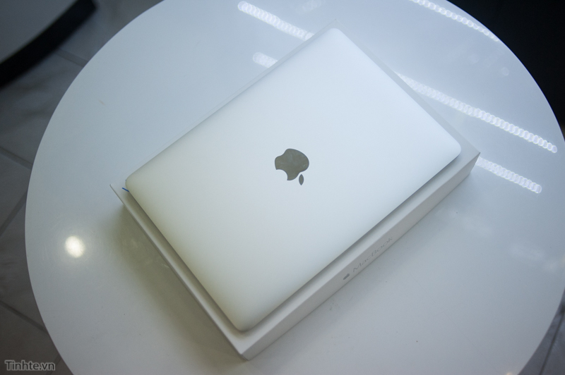 上市前偷跑了！蘋果12寸全新MacBook開箱