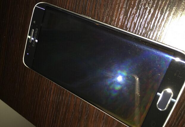傷不起！新買三星S6 Edge驚現(xiàn)各種傷痕