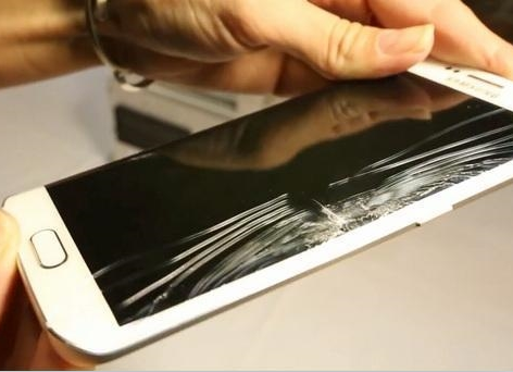 蘋果笑了！Galaxy S6比iPhone 6更容易彎