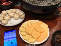 滿屏無(wú)黑邊，OPPO無(wú)邊框機(jī)驚艷照曝光