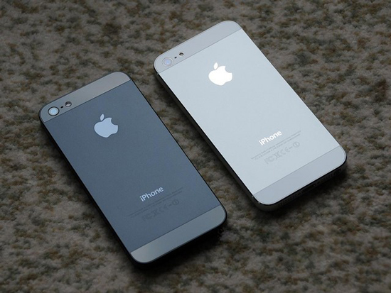 二手iPhone搶不到，服務(wù)器癱瘓?zhí)鸨?/></p><p>　　4月22日是該政策執(zhí)行后的首搶日，目前富連網(wǎng)處于服務(wù)器繁忙狀態(tài)，始終不能順利打開頁(yè)面。根據(jù)富連網(wǎng)此前披露的信息，iPhone4售價(jià)499，15GB的iPhone5s也僅需2099元?？磥恚土膬r(jià)格、一年固件保修的確會(huì)吸引不少用戶前去購(gòu)買，即使是二手iPhone，也能造成供不應(yīng)求的局面。</p><p>　　二手iPhone會(huì)在什么時(shí)候供貨充足目前不得而知。如果這樣的狀況繼續(xù)下去，富連網(wǎng)應(yīng)該會(huì)做出調(diào)整防止黃牛泛濫，損害消費(fèi)者權(quán)益。關(guān)注科客網(wǎng)官方微信kekebat，獲取更多精彩資訊。（文/Alice）</p><p><span style=