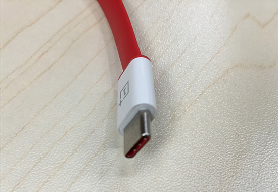 一加手機(jī)2代新功能點(diǎn)贊 USB雙頭雙面任意插