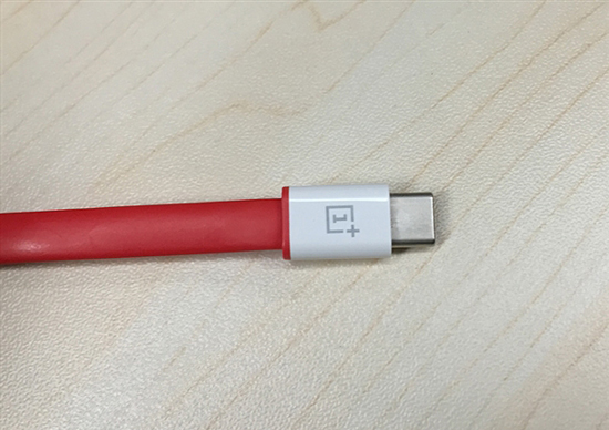 一加手機(jī)2代新功能點(diǎn)贊 USB雙頭雙面任意插