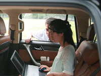 國(guó)內(nèi)首臺(tái)腦控汽車試跑， 用意念就能開車