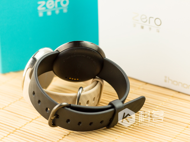 腕上精靈！華為榮耀手環(huán)zero開箱圖賞