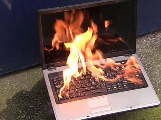 Win10用戶繼續(xù)吐槽：電腦都著火啦！