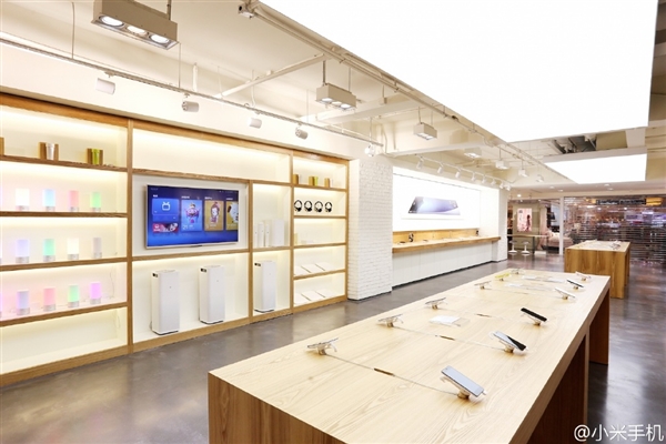 小米實(shí)體店賣手機(jī)，面對(duì)魅族/華為有何勝算？
