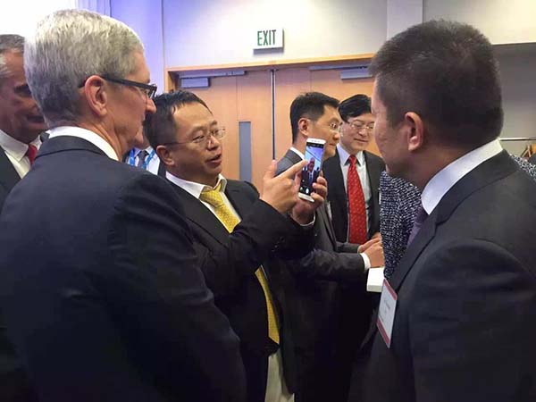 習大大訪美 隨行科技大佬忙自拍？