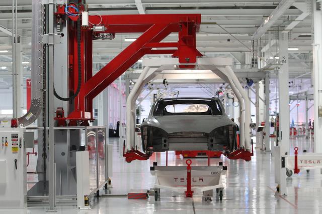 特斯拉首款SUV Model X終于來(lái)了，9月29日見(jiàn)！