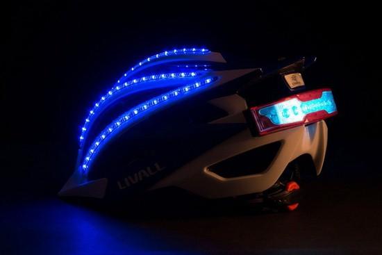 這款自行車頭盔竟然能接電話？