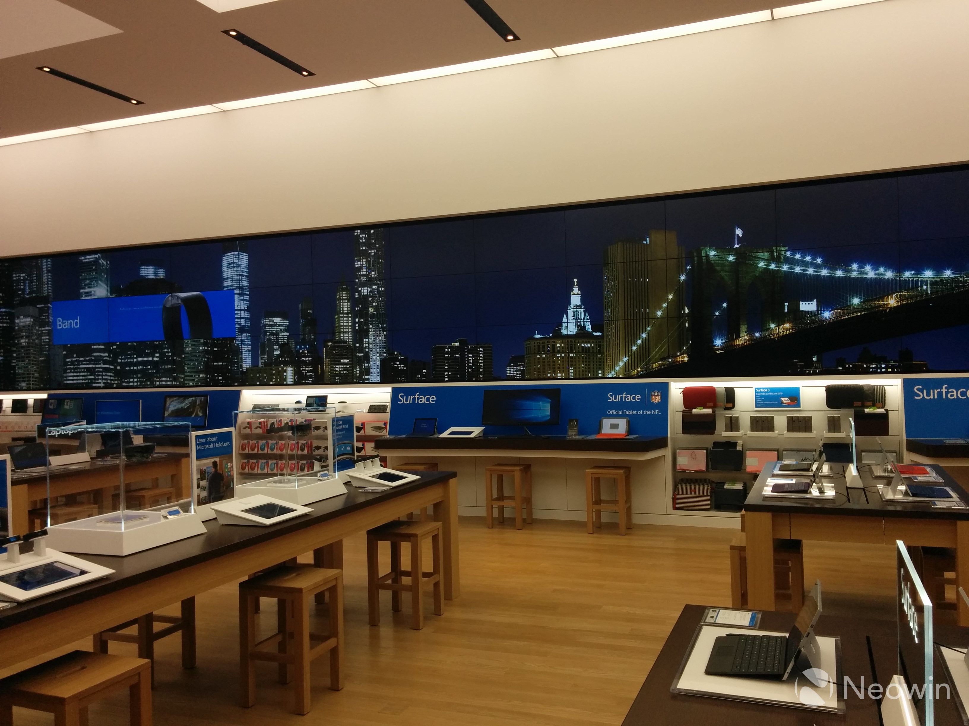 比蘋果Apple Store更氣派！全球最大微軟旗艦店開業(yè)