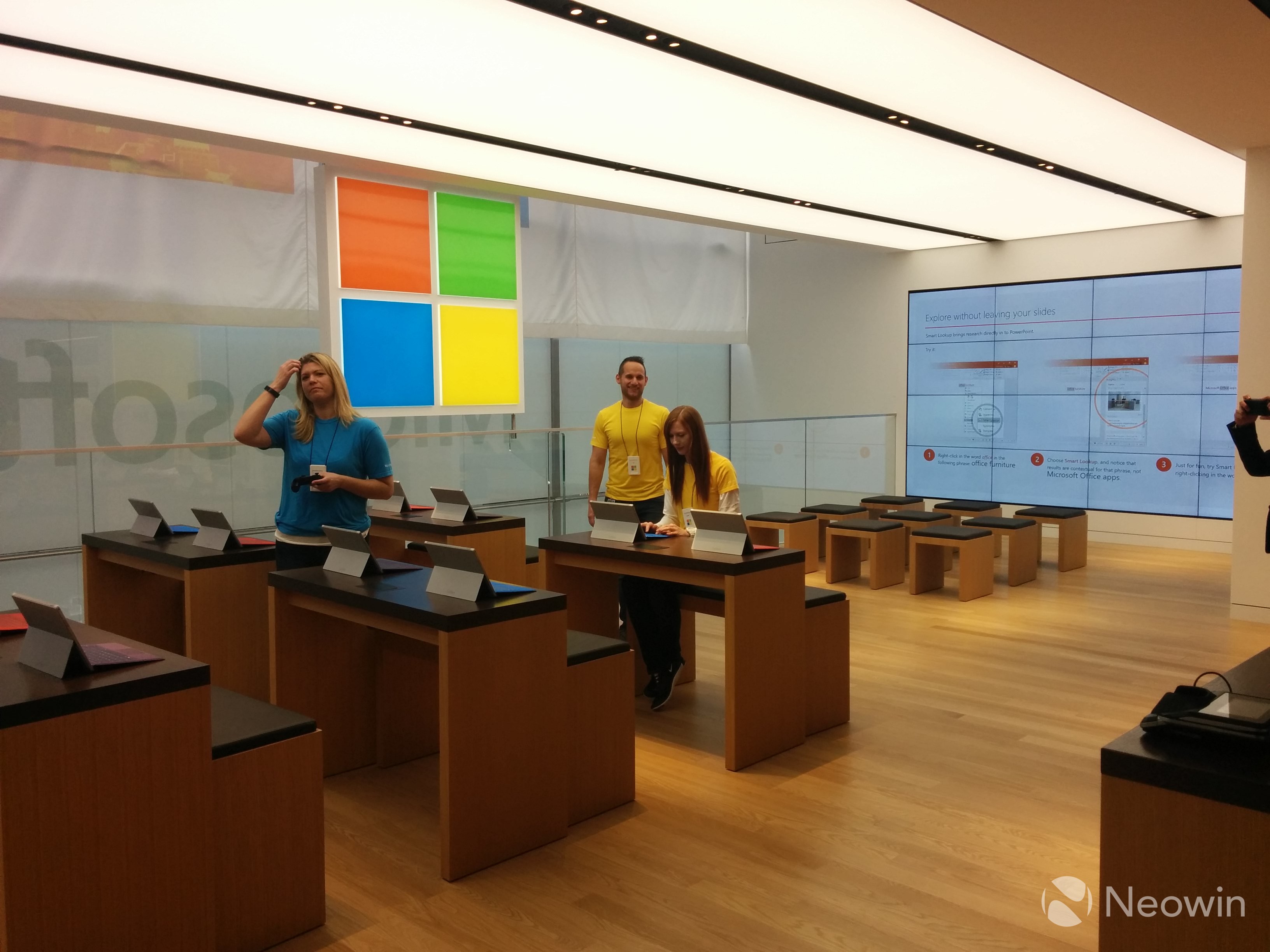 比蘋果Apple Store更氣派！全球最大微軟旗艦店開業(yè)