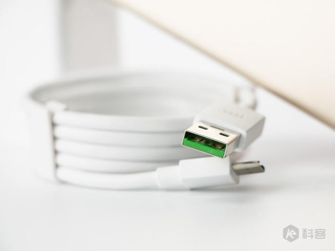 長續(xù)航配搭閃充的完美結(jié)合：OPPO R7s評測