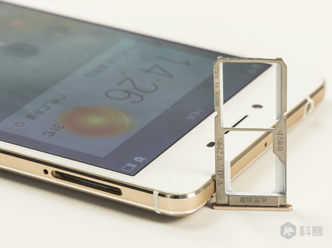 長續(xù)航配搭閃充的完美結(jié)合：OPPO R7s評測