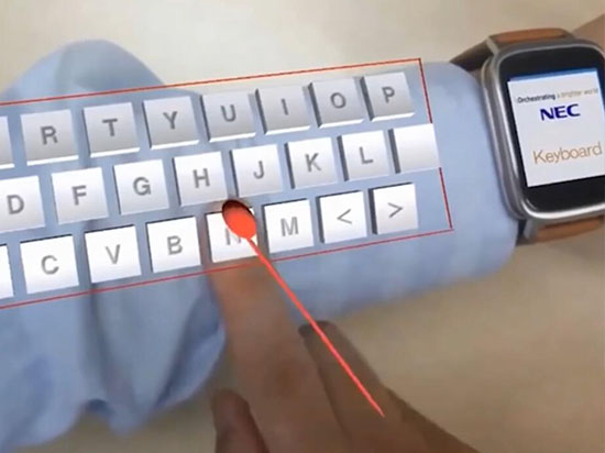 視頻：裝逼新玩法，用Google Glass幫智能手表打字