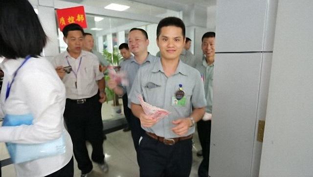 格力手機你買帳嗎？員工一次購12臺