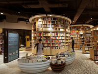 嚇?biāo)缹殞?，?dāng)當(dāng)網(wǎng)說要在3年內(nèi)開1000家書店