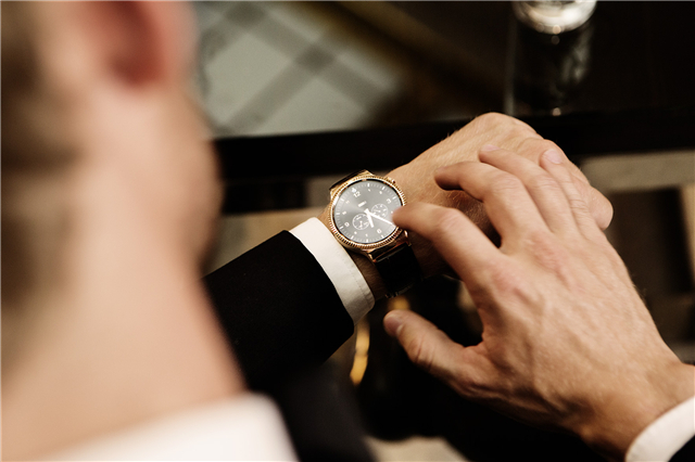 科客晚報(bào) 美艷華為WATCH國(guó)內(nèi)發(fā)布，49元電信3G流量卡