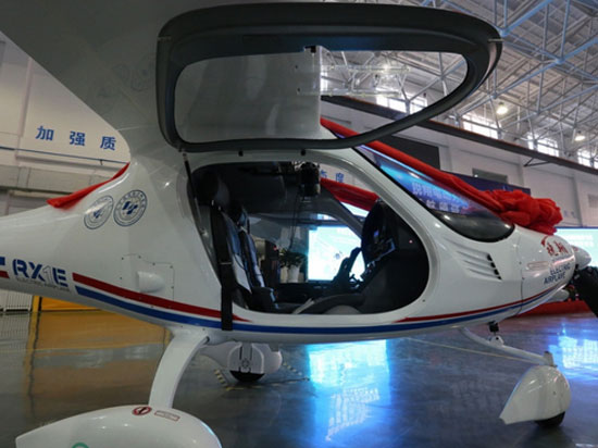中國首款電動飛機面世：售價百萬，續(xù)航１小時
