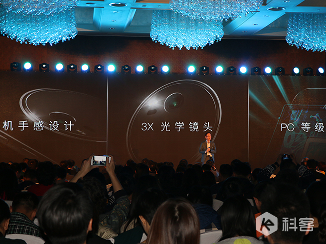 3倍光學(xué)變焦+超薄機身 華碩ZenFone Zoom正式發(fā)布