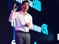 谷歌要回中國(guó)百度怎么看？李彥宏笑而不語(yǔ)