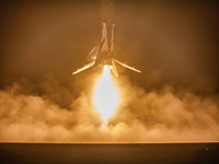 SpaceX火箭成功回收 埃隆·馬斯克稱可再次發(fā)射