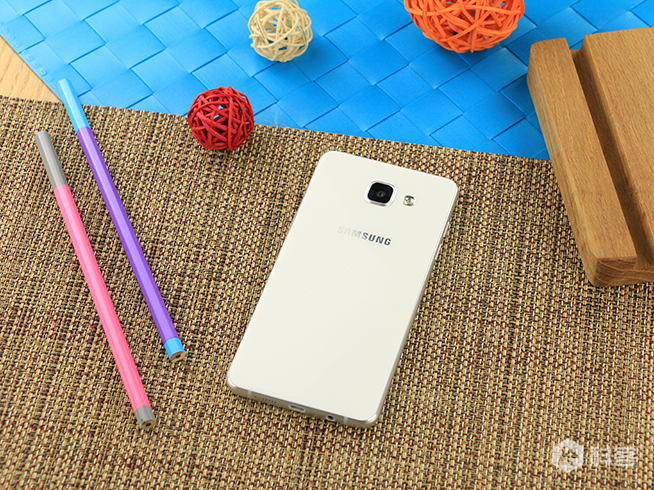 嗨科技：最高顏值的中端機？三星Galaxy A5（2016）上手