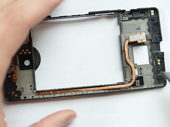 視頻：液冷散熱太坑爹！微軟950XL拆開(kāi)看
