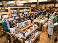實(shí)體書店或迎來復(fù)蘇？亞馬遜要開約400家書店