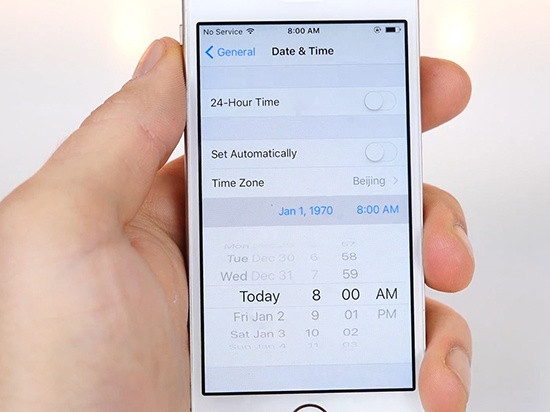 視頻：蘋果iOS 9時間BUG令設(shè)備變磚！但很容易解決