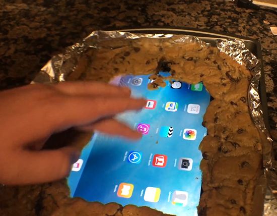 視頻：曲奇保護(hù)套讓iPad Air抵擋超高溫 但結(jié)局依然很慘