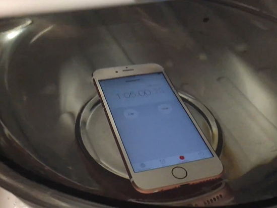 視頻：冰封iPhone 6s再狂摔 結(jié)果有點(diǎn)小驚喜