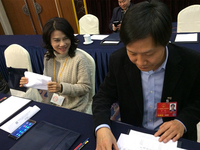 董明珠：要不要繼續(xù)做手機(jī)看雷軍，他做我就做！