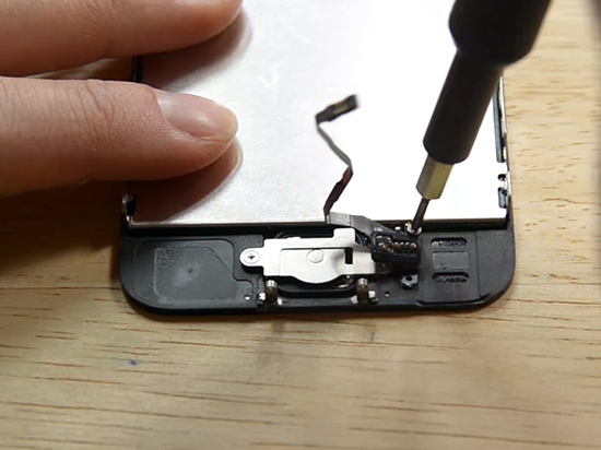 iPhone SE的home鍵壞了？妹子親自教你換