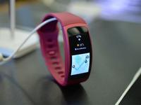 Gear Fit 2手環(huán)+藍牙耳塞：三星推新款健康穿戴設備