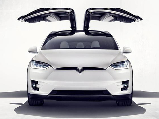 特斯拉稱鷹翼門最棒，其他車的門都是……