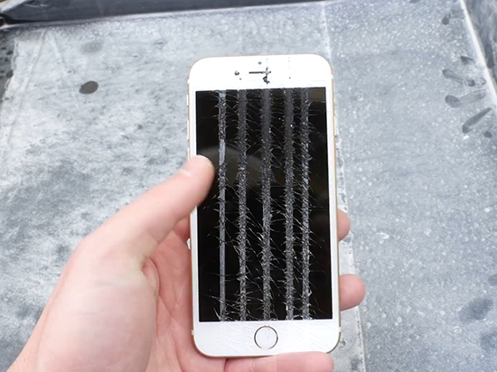 大寫的服！居然用切割機(jī)DIY最個性的iPhone 6s