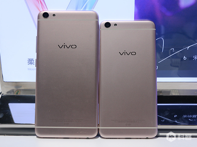 單看正面真是臉盲了，vivo X7/X7 Plus上手圖賞