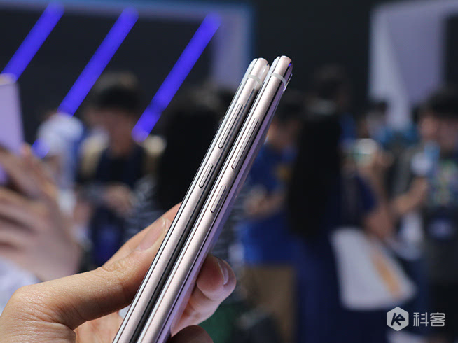 單看正面真是臉盲了，vivo X7/X7 Plus上手圖賞