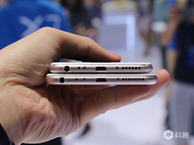單看正面真是臉盲了，vivo X7/X7 Plus上手圖賞