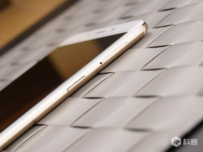 6英寸自拍大器！OPPO R9 Plus上手體驗(yàn)