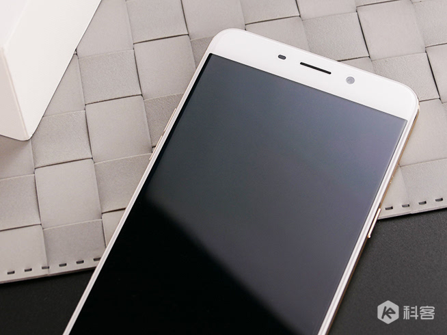 6英寸自拍大器！OPPO R9 Plus上手體驗(yàn)